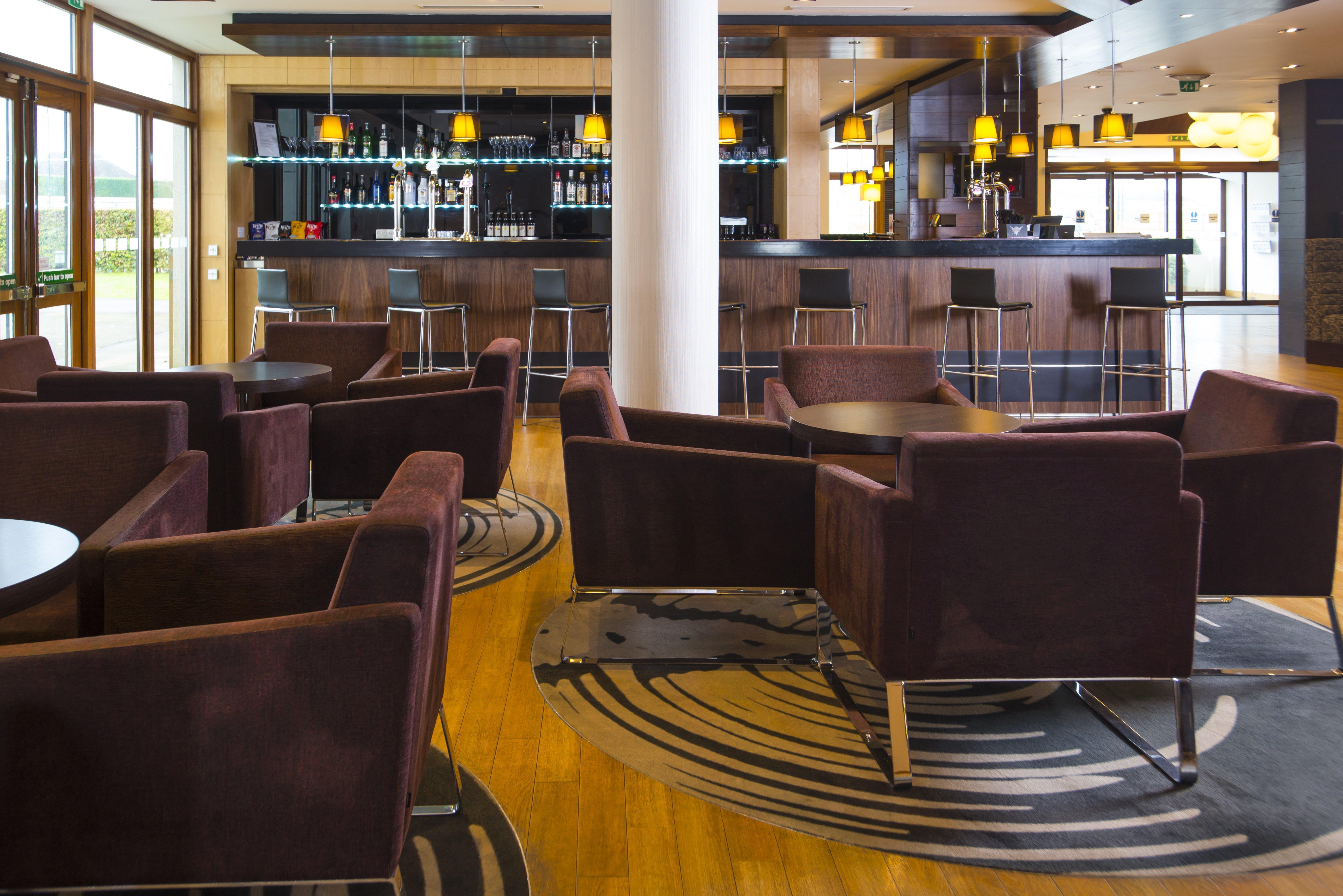 Holiday Inn Express London - Epsom Downs By Ihg Exterior photo
