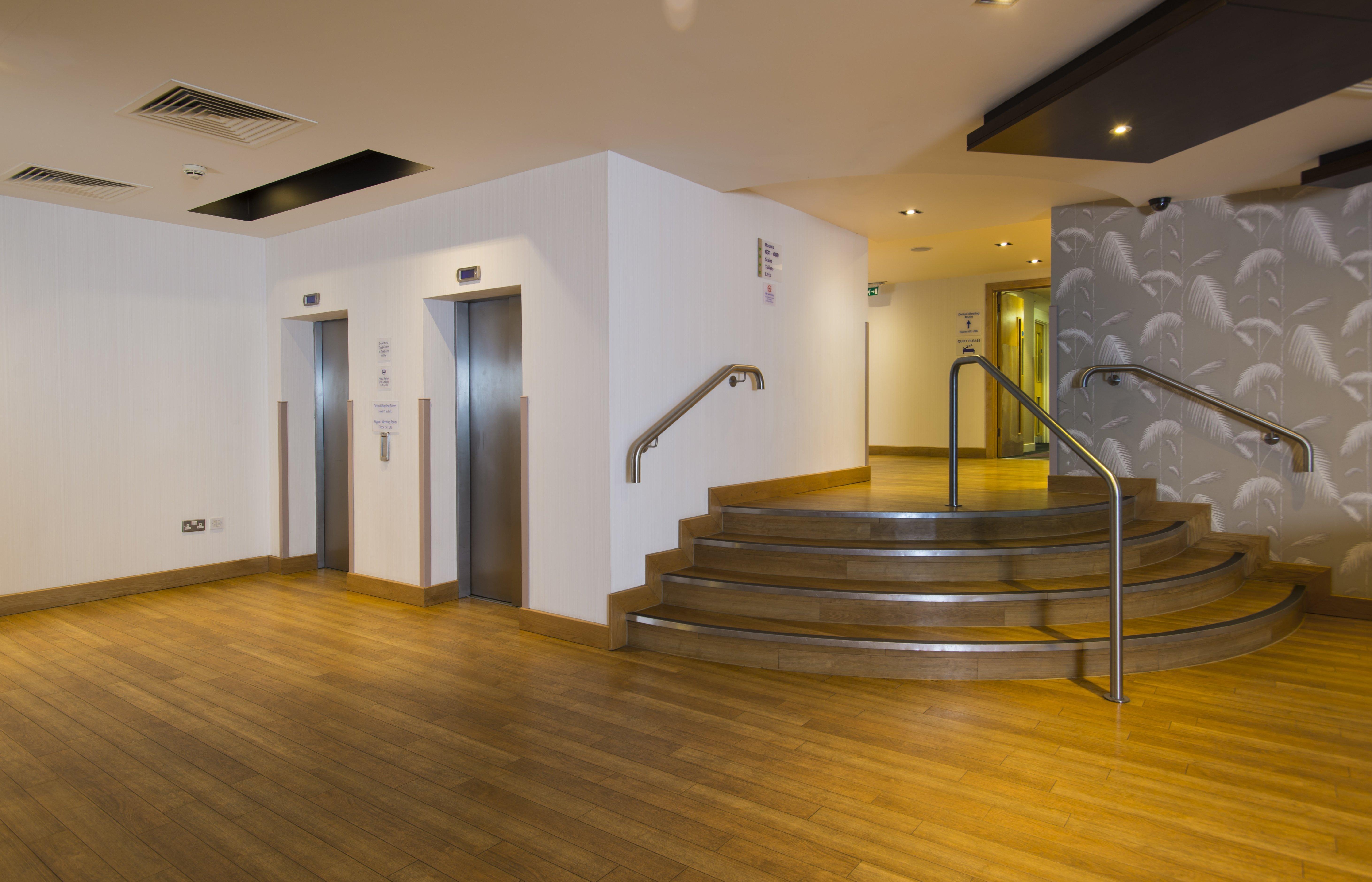 Holiday Inn Express London - Epsom Downs By Ihg Exterior photo