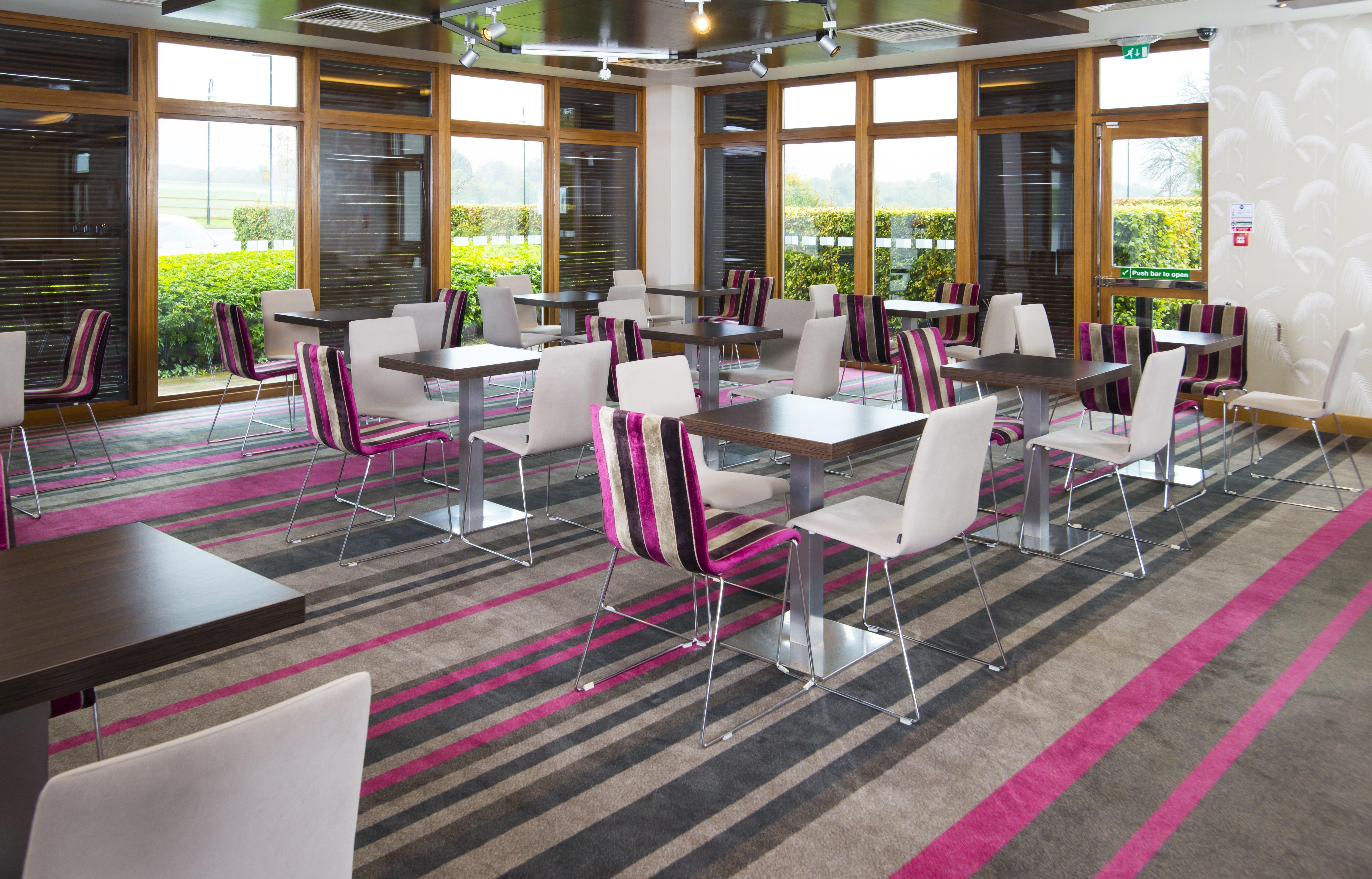 Holiday Inn Express London - Epsom Downs By Ihg Exterior photo