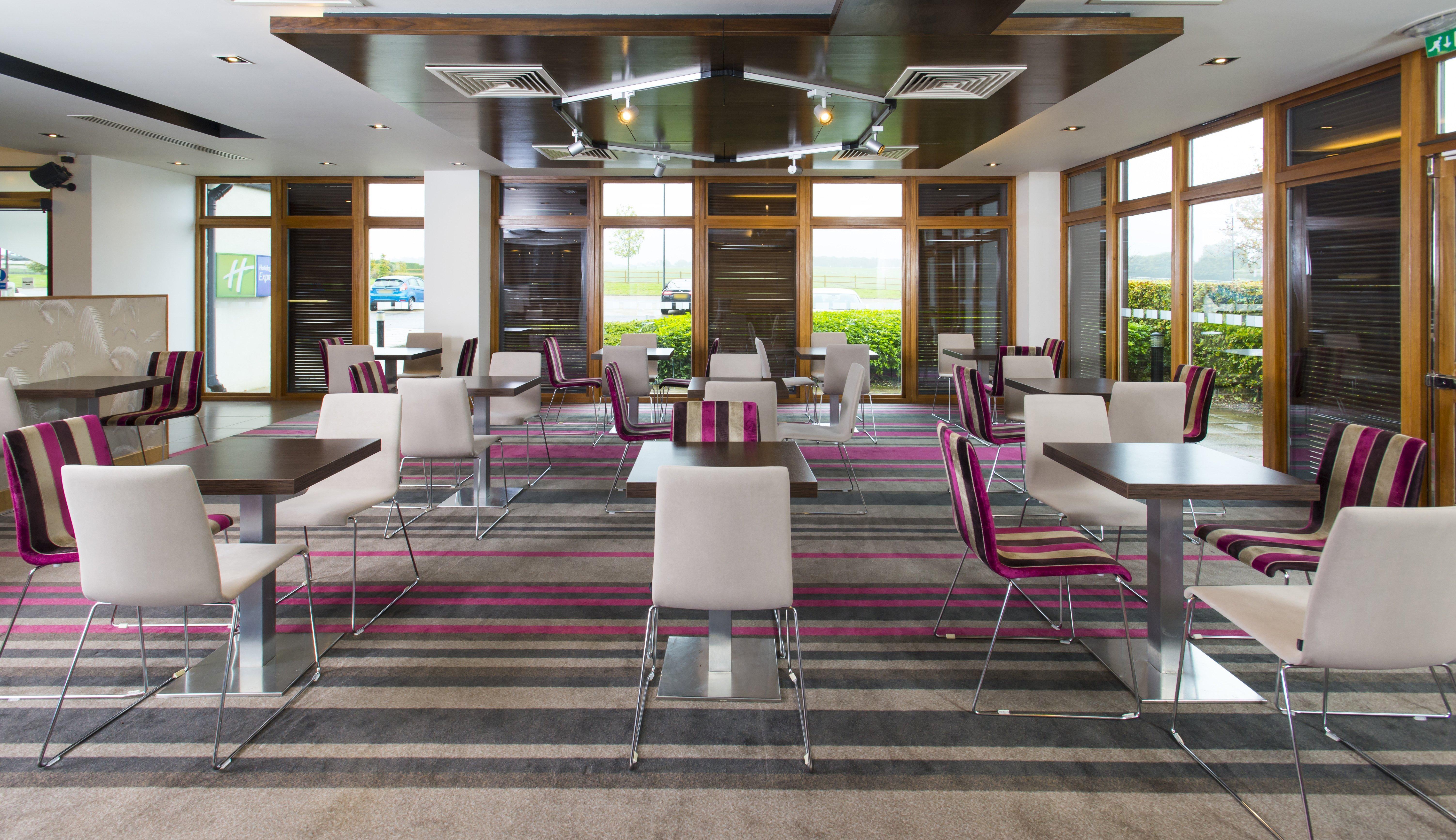 Holiday Inn Express London - Epsom Downs By Ihg Exterior photo