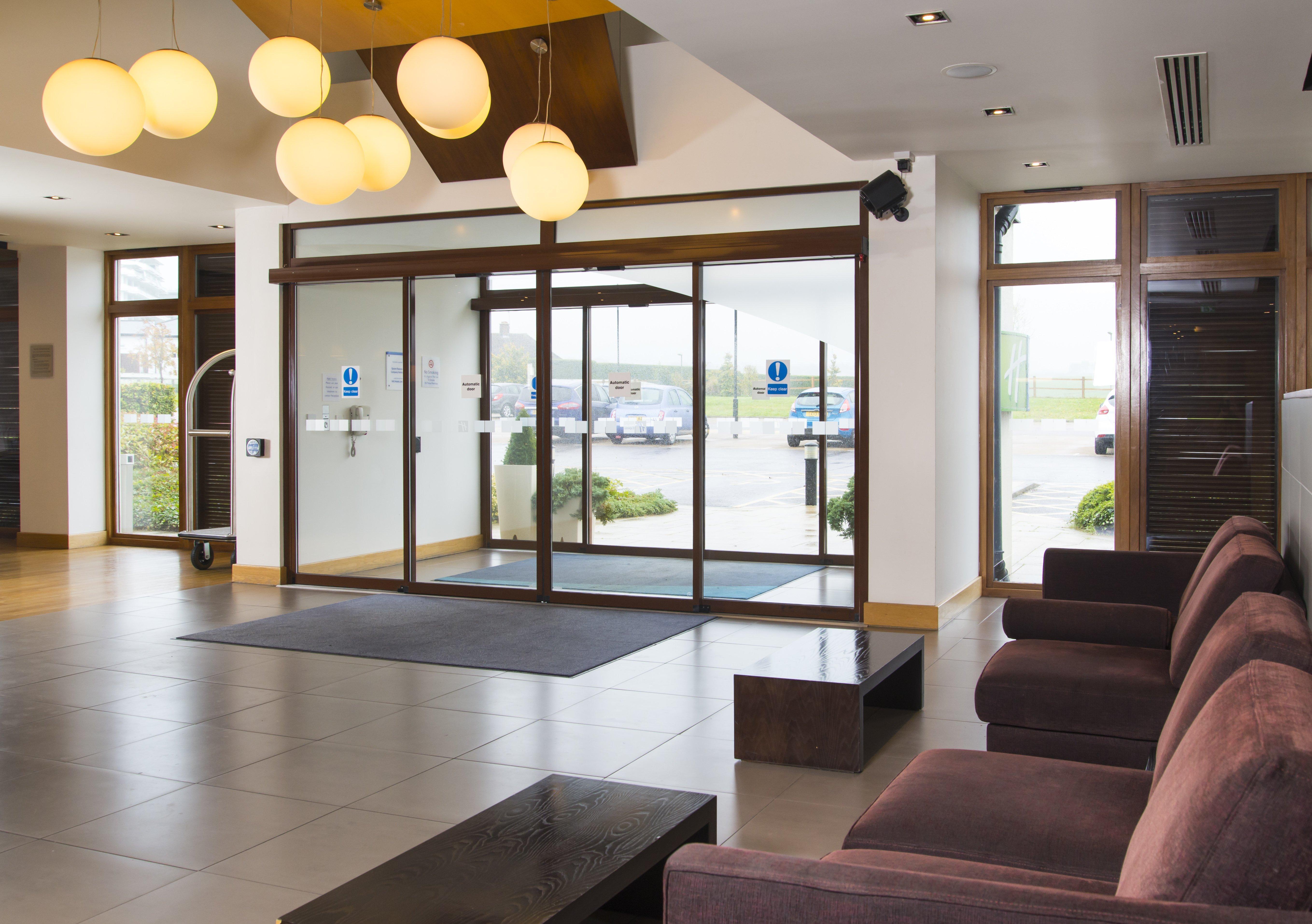 Holiday Inn Express London - Epsom Downs By Ihg Exterior photo
