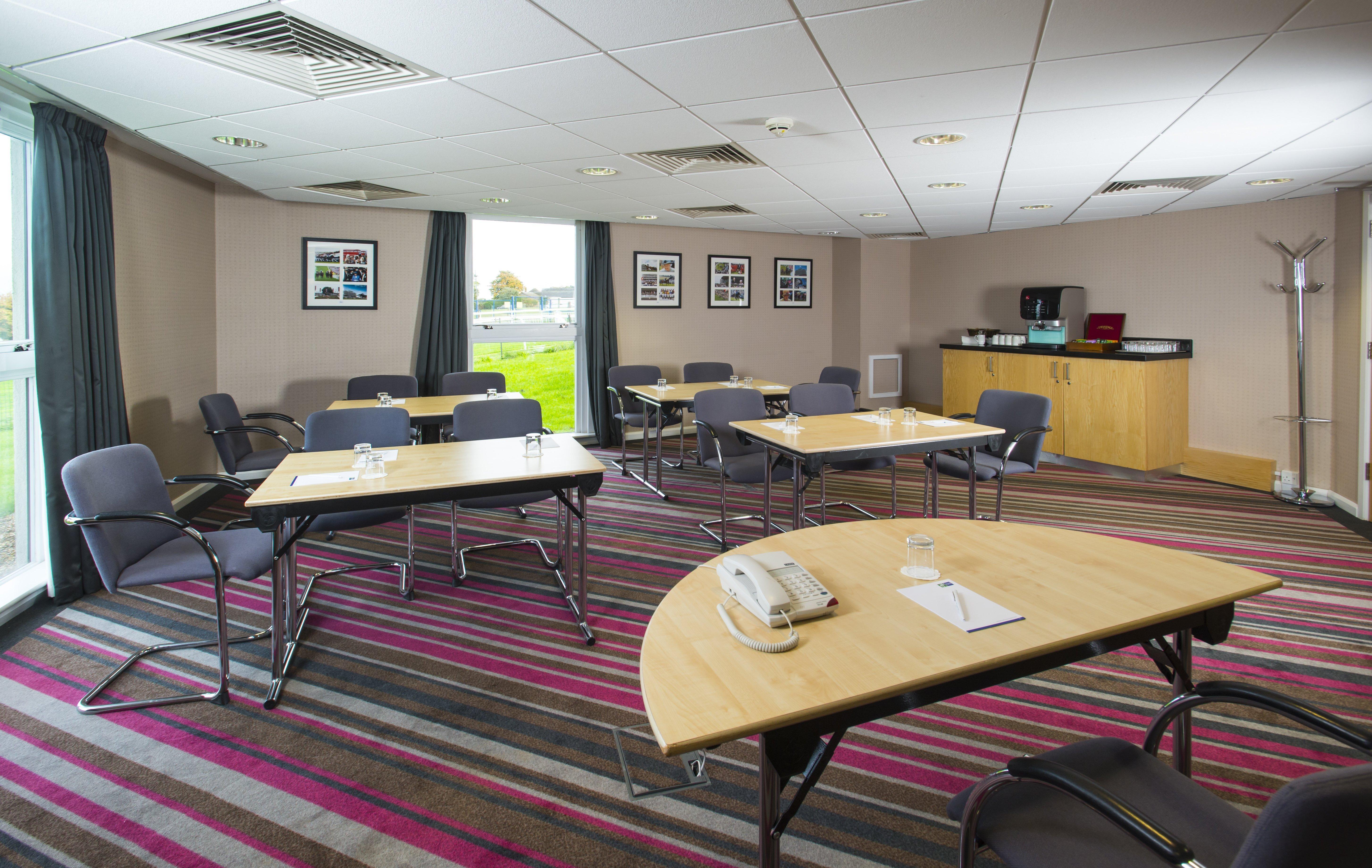 Holiday Inn Express London - Epsom Downs By Ihg Exterior photo
