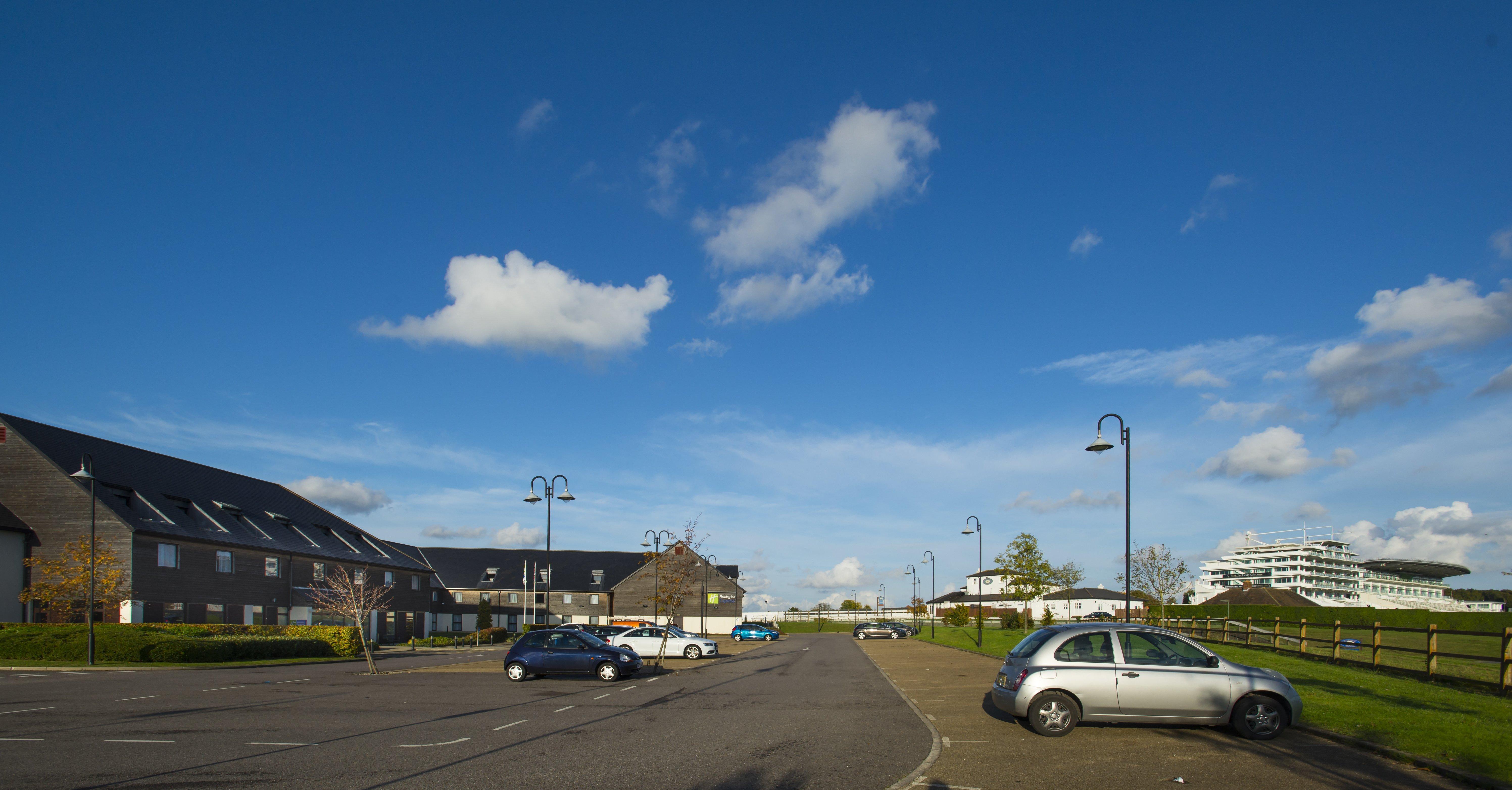 Holiday Inn Express London - Epsom Downs By Ihg Exterior photo