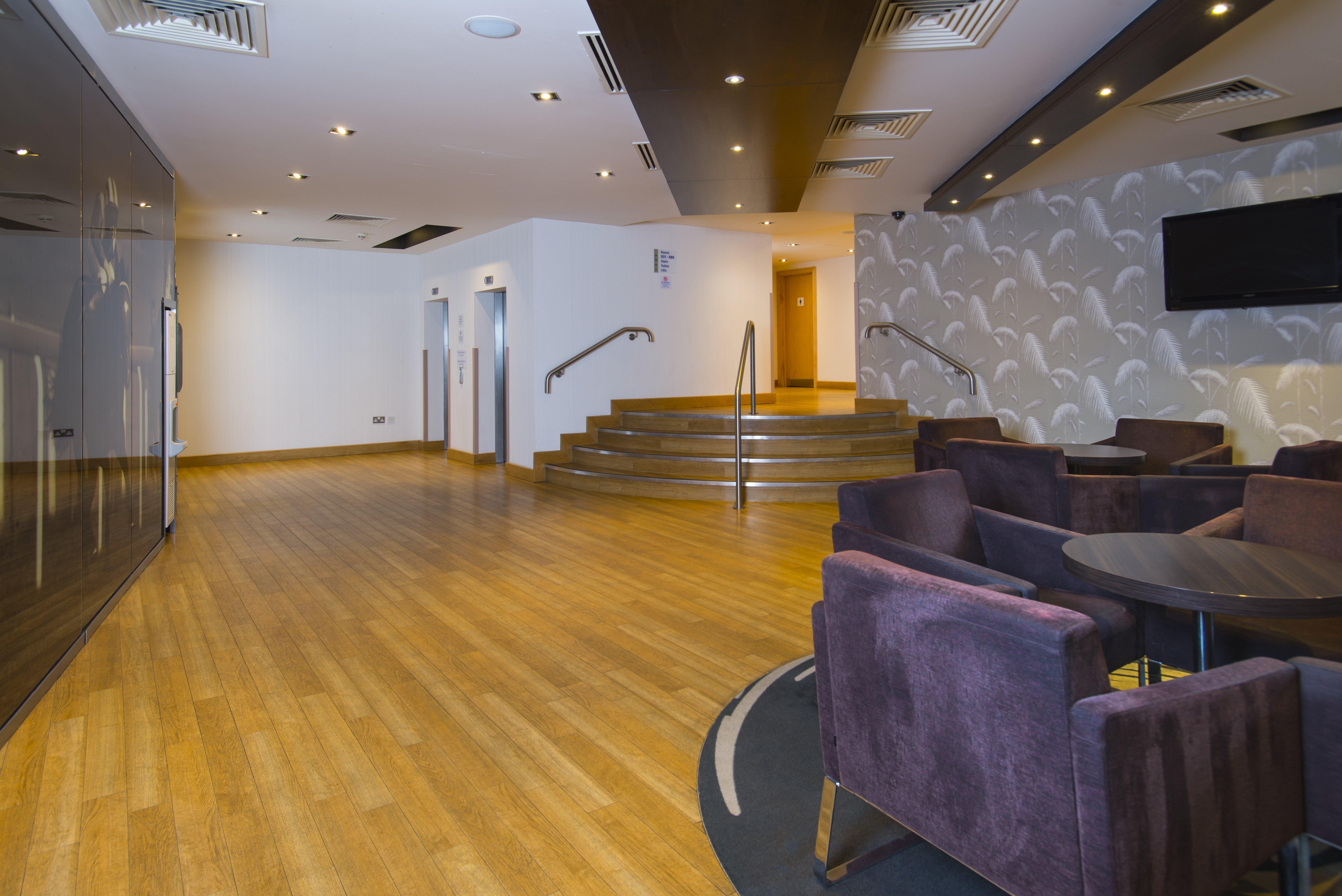 Holiday Inn Express London - Epsom Downs By Ihg Exterior photo