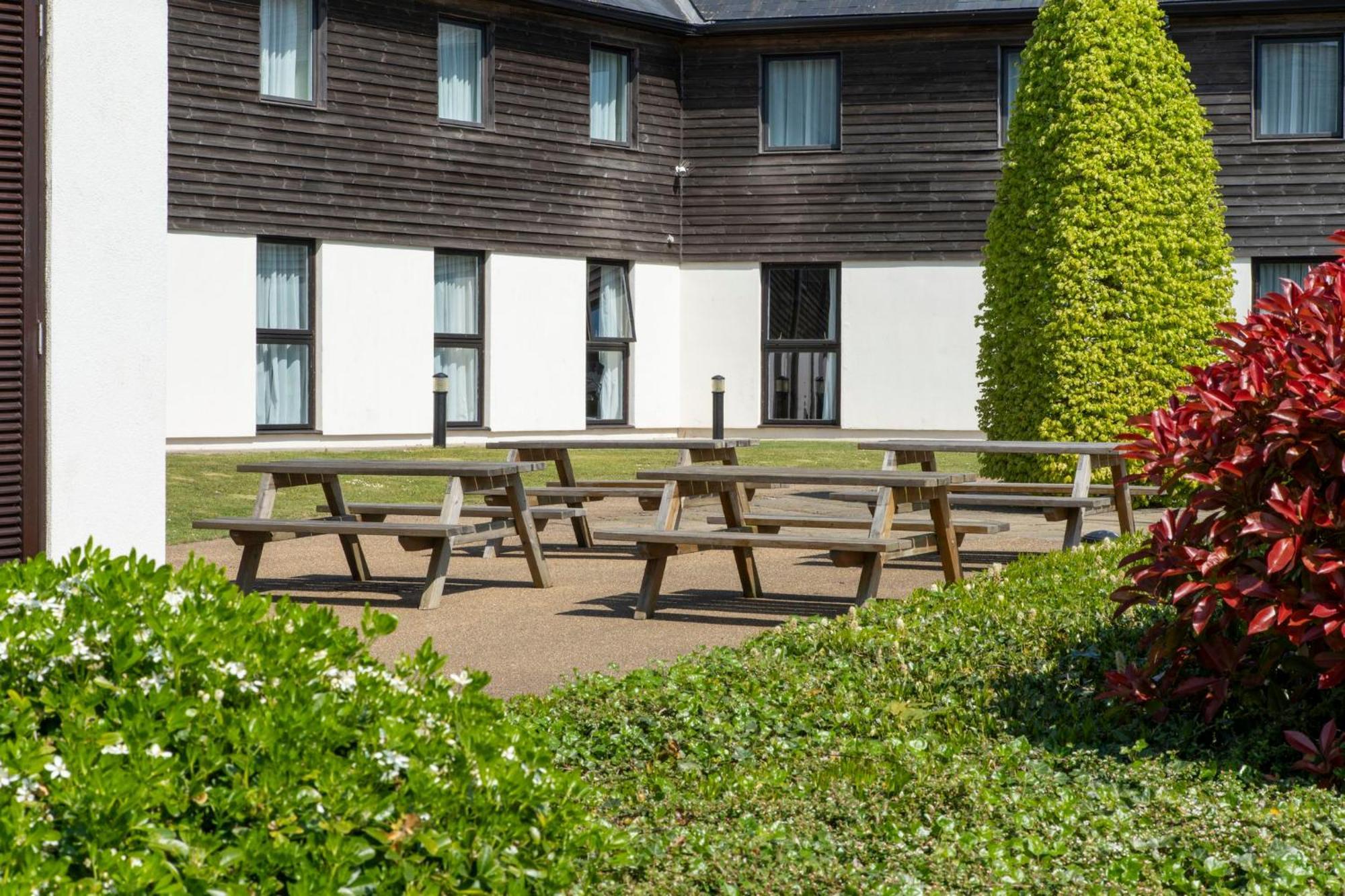 Holiday Inn Express London - Epsom Downs By Ihg Exterior photo